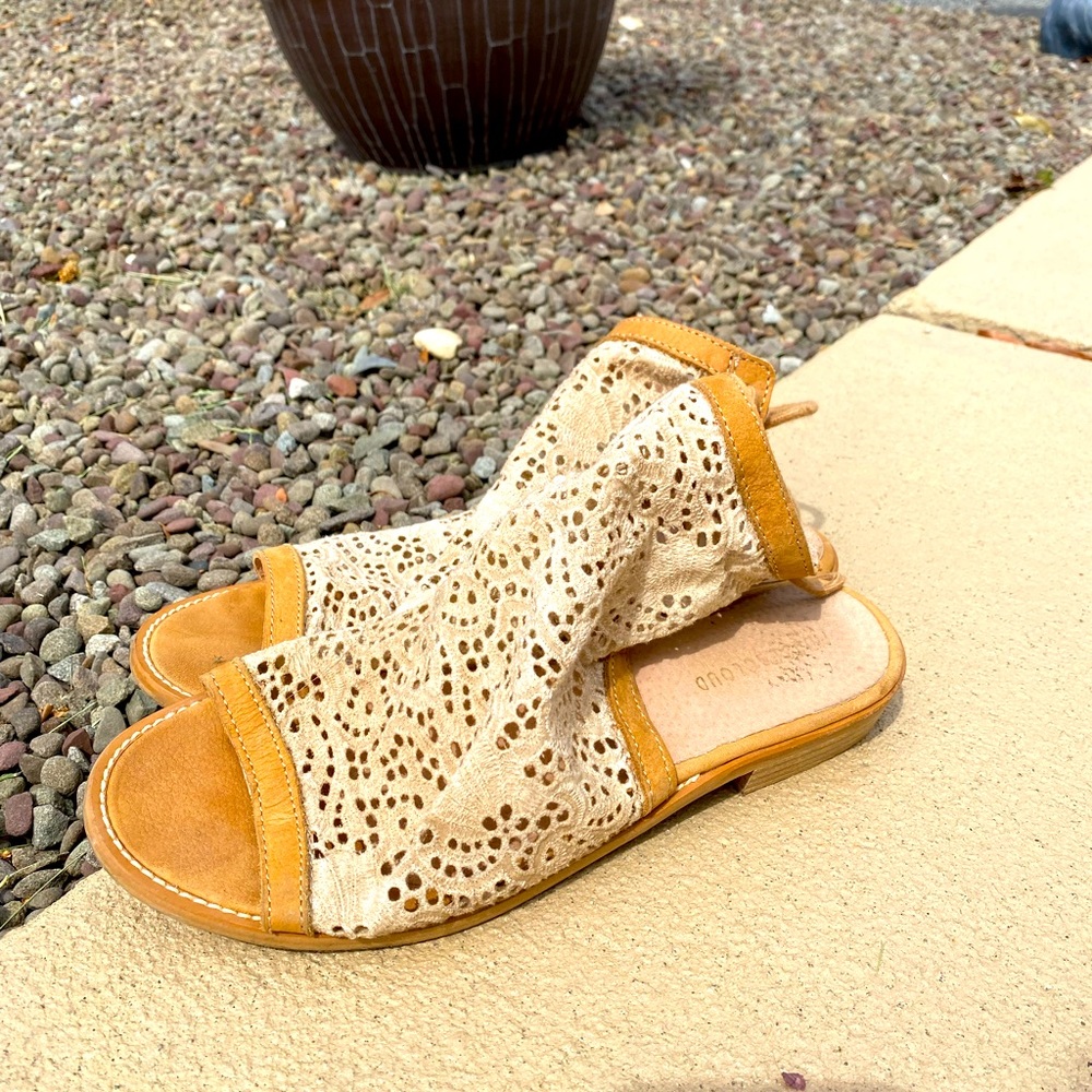 Women’s 8.5 size sandals. Stretchy back cross design